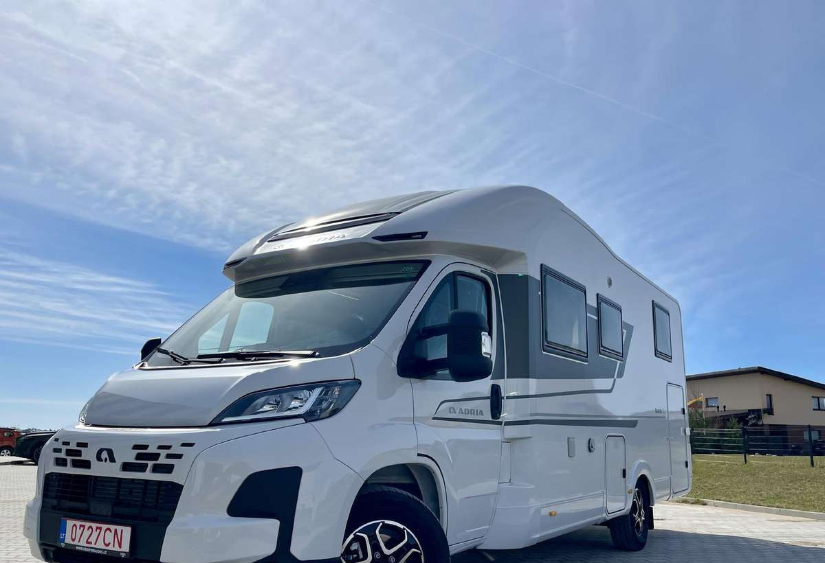 ADRIA Matrix Axess 650 SL - Semi-integrated motorhome: picture 2 ADRIA Matrix Axess 650 SL - Semi-integrated motorhome: picture 2