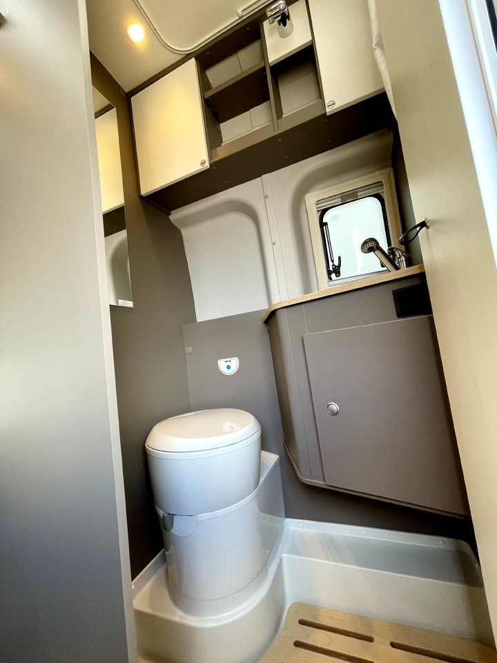 Camper van LMC Innovan 590C: picture 10