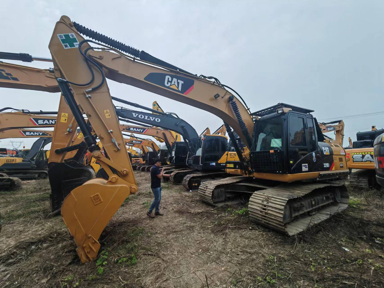 CATERPILLAR 320D2 - Crawler excavator: picture 1 CATERPILLAR 320D2 - Crawler excavator: picture 1