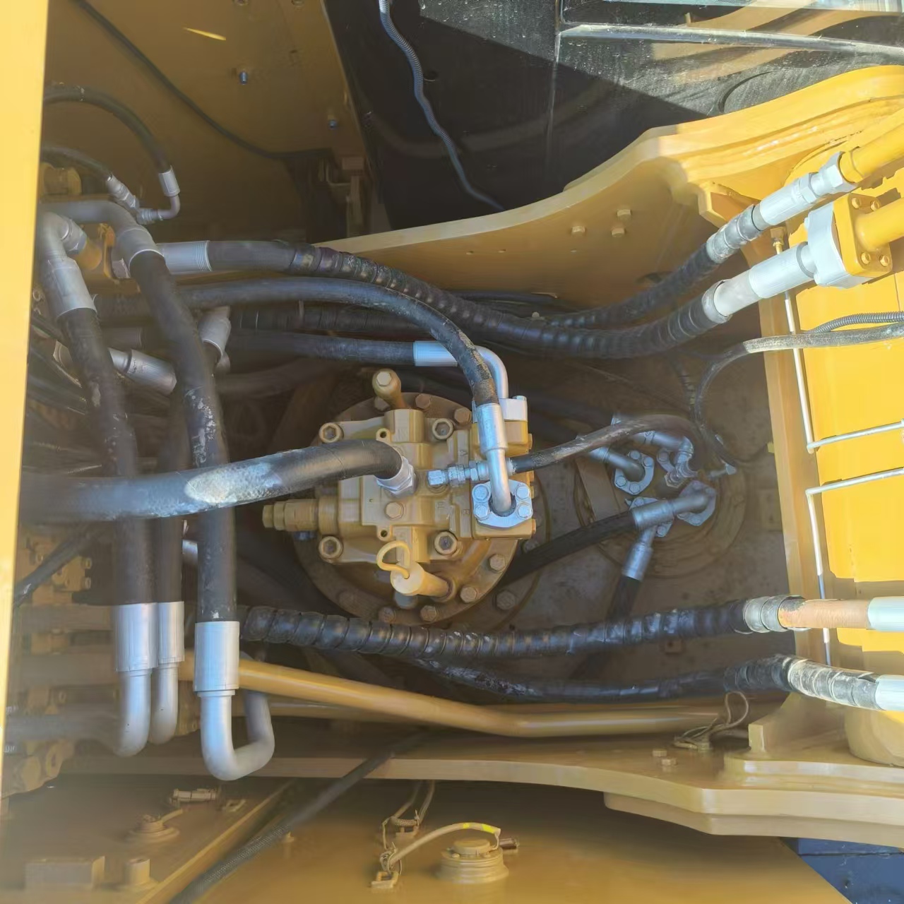 Crawler excavator CATERPILLAR 323D: picture 14