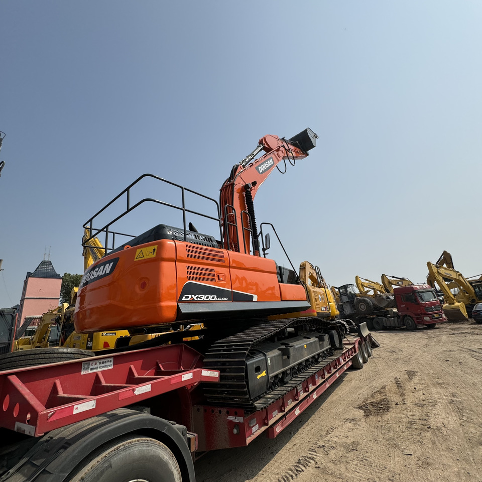 DOOSAN DX300 - Crawler excavator: picture 4 DOOSAN DX300 - Crawler excavator: picture 4