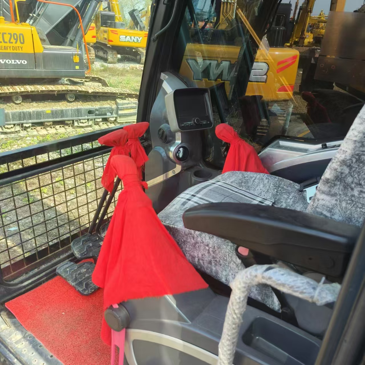 Crawler excavator HYUNDAI R220LC-9S: picture 19