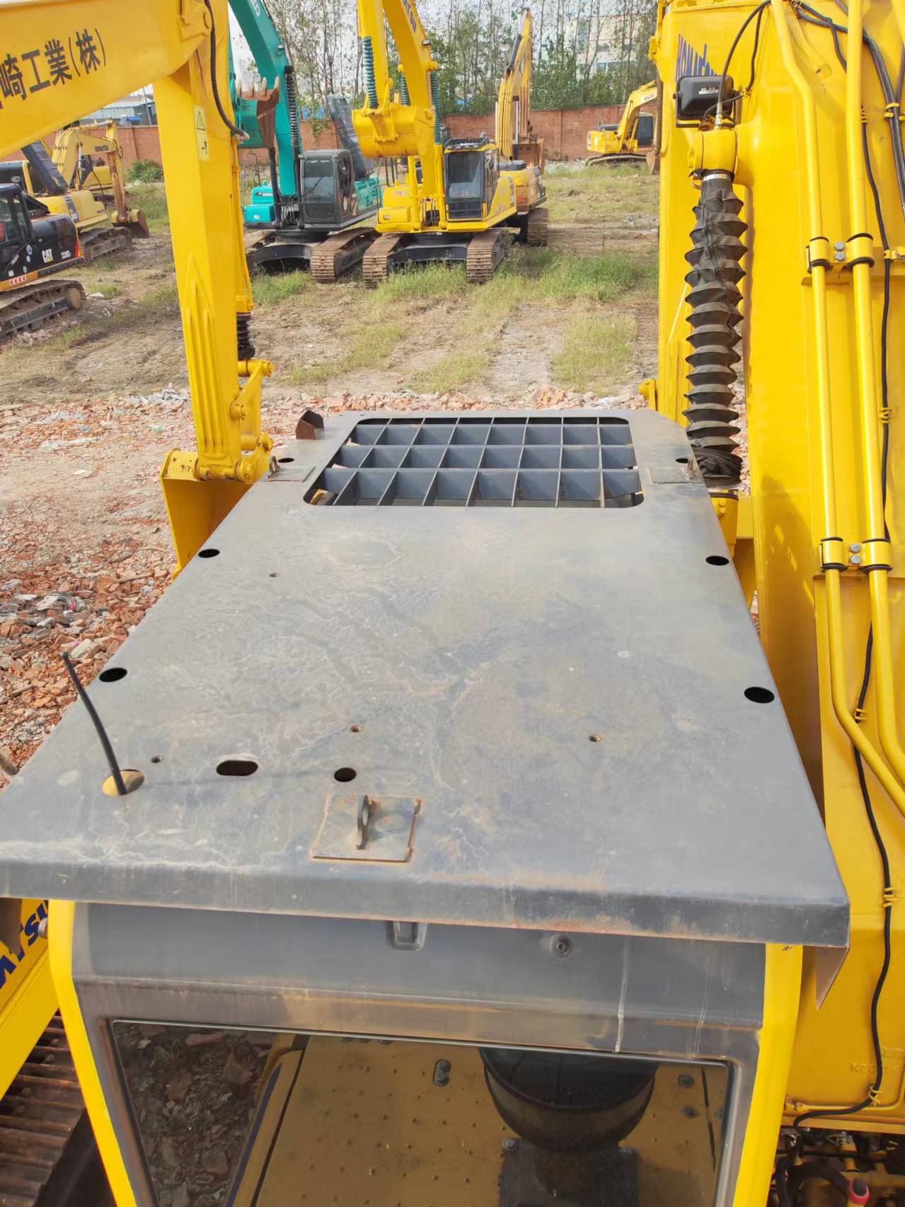 Crawler excavator KOMATSU PC200: picture 9