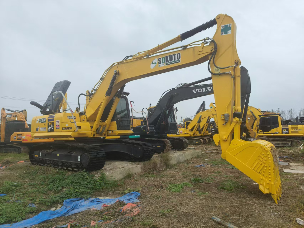 KOMATSU PC240LC-8 - Crawler excavator: picture 2 KOMATSU PC240LC-8 - Crawler excavator: picture 2