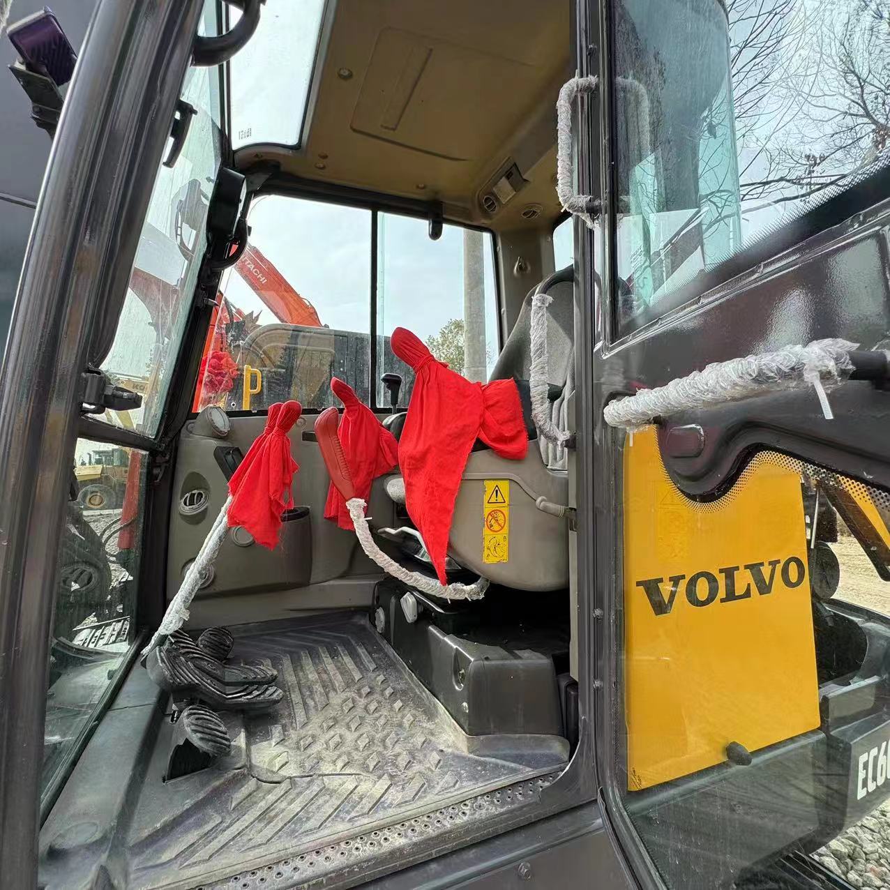 Mini excavator VOLVO EC60: picture 11
