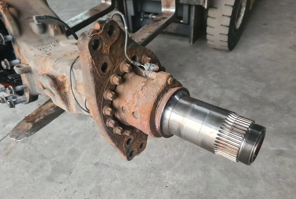 OBUDOWA MOSTU POCHWA NA ZWOLNICY VOLVO FH 4 FM 4 FH 5 FM 5 6x4 8x4 4x2 1048296 P03 - Steering gear: picture 3 OBUDOWA MOSTU POCHWA NA ZWOLNICY VOLVO FH 4 FM 4 FH 5 FM 5 6x4 8x4 4x2 1048296 P03 - Steering gear: picture 3
