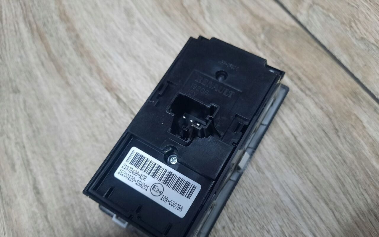 OEM PRZEŁĄCZNIK SZYB PANEL RENAULT GAMA T RANGE C K D 21972496 - Dashboard for Truck: picture 2 OEM PRZEŁĄCZNIK SZYB PANEL RENAULT GAMA T RANGE C K D 21972496 - Dashboard for Truck: picture 2
