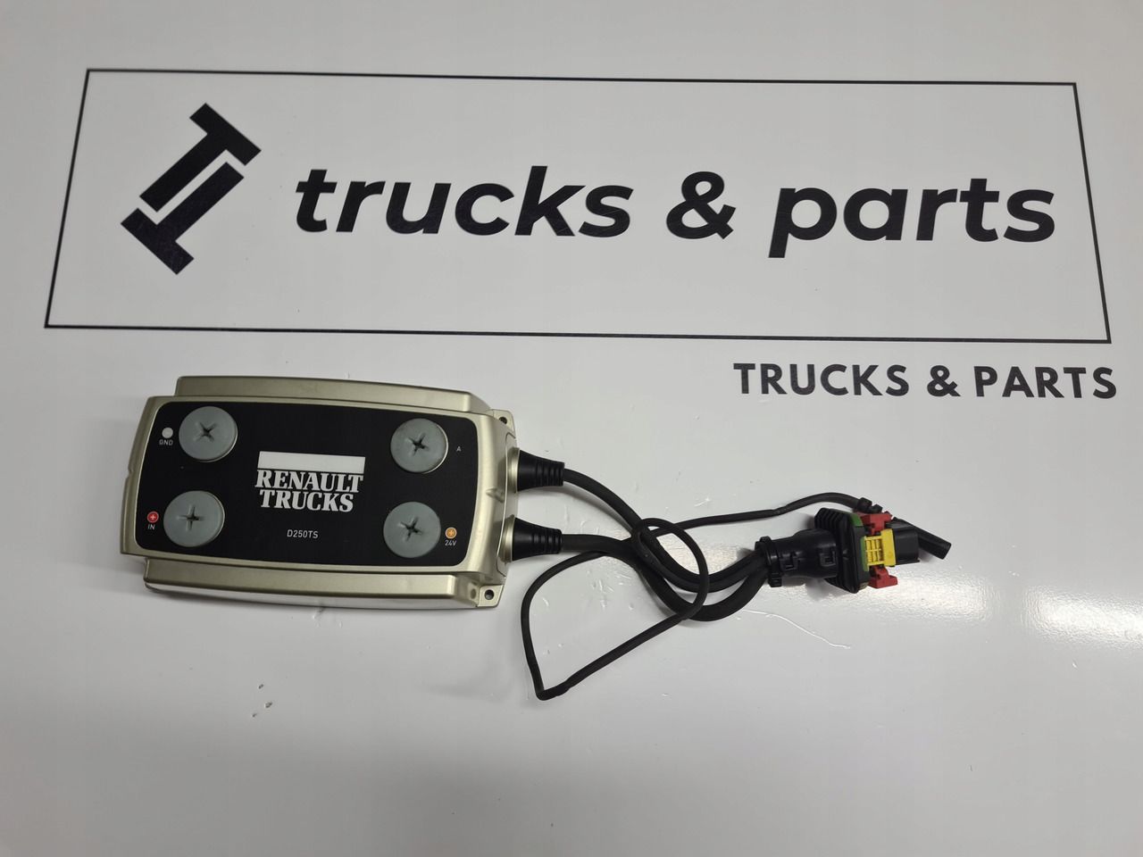 RENAULT REGULATOR NAPIĘCIA AKUMULATORA RENAULT GAMA RANGE T EVO - Electrical system for Truck: picture 1 RENAULT REGULATOR NAPIĘCIA AKUMULATORA RENAULT GAMA RANGE T EVO - Electrical system for Truck: picture 1