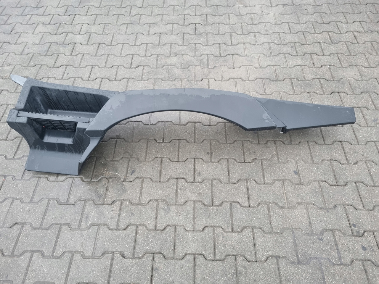 RENAULT STOPNICA GÓRNA STOPIEŃ LEWY RENAULT GAMA T RANGE - Footstep for Truck: picture 1 RENAULT STOPNICA GÓRNA STOPIEŃ LEWY RENAULT GAMA T RANGE - Footstep for Truck: picture 1