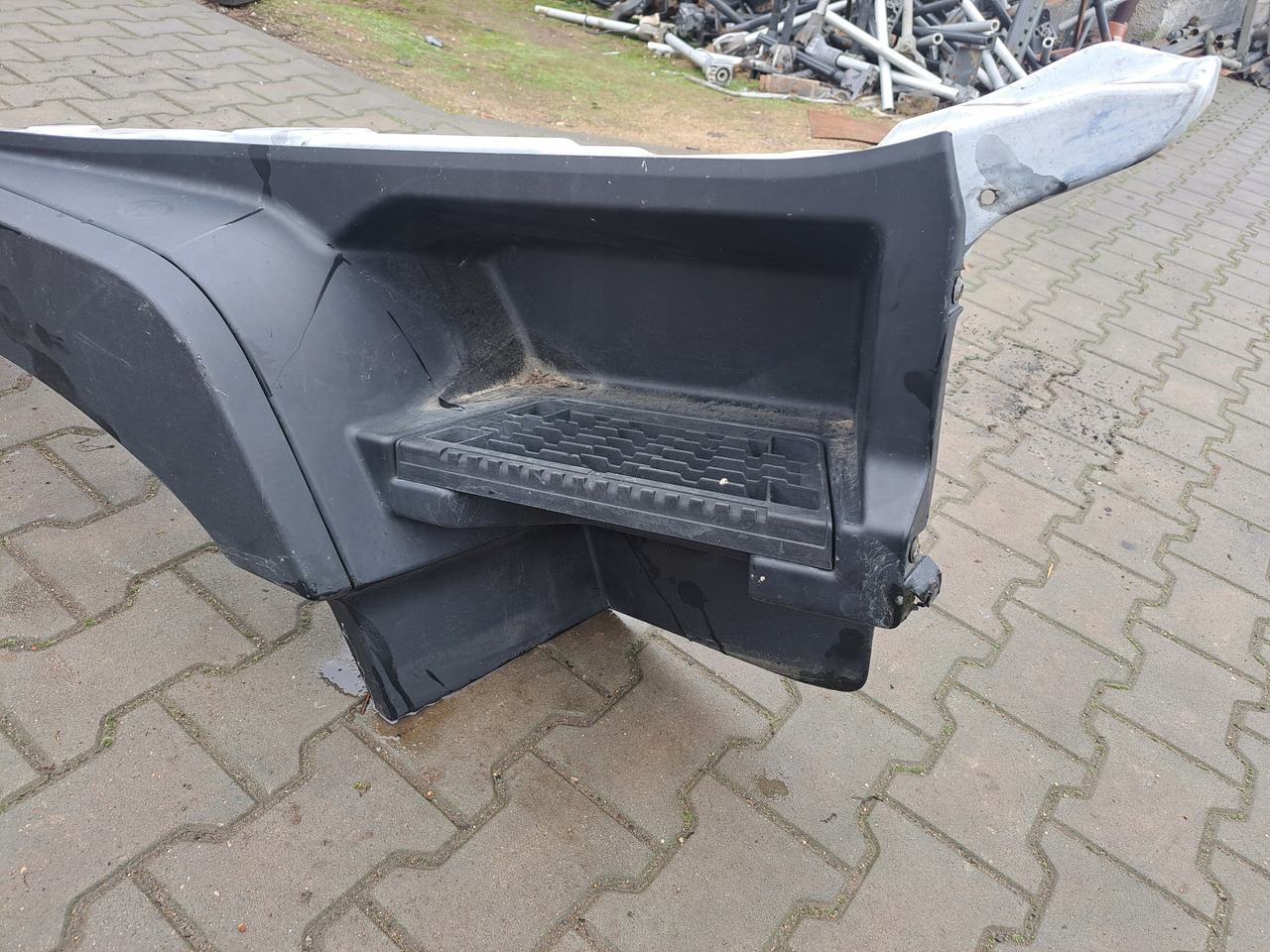 RENAULT STOPNICA GÓRNA STOPIEŃ PRAWY RENAULT GAMA T RANGE - Footstep for Truck: picture 2 RENAULT STOPNICA GÓRNA STOPIEŃ PRAWY RENAULT GAMA T RANGE - Footstep for Truck: picture 2