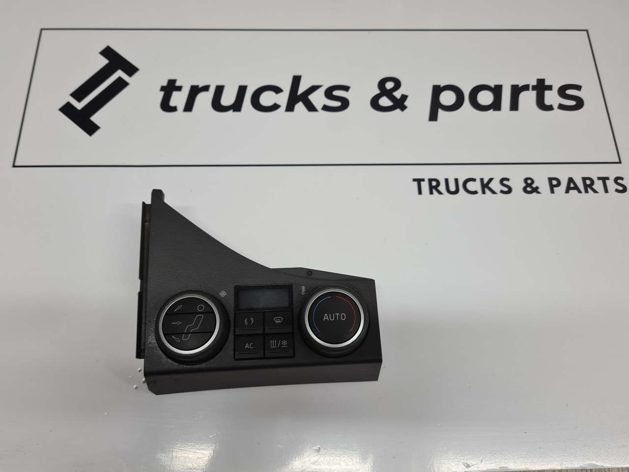 VOLVO PANEL NAWIEWU OGRZEWANIA KLIMATYZACJI VOLVO FH 4 - Heating/ Ventilation for Truck: picture 1 VOLVO PANEL NAWIEWU OGRZEWANIA KLIMATYZACJI VOLVO FH 4 - Heating/ Ventilation for Truck: picture 1