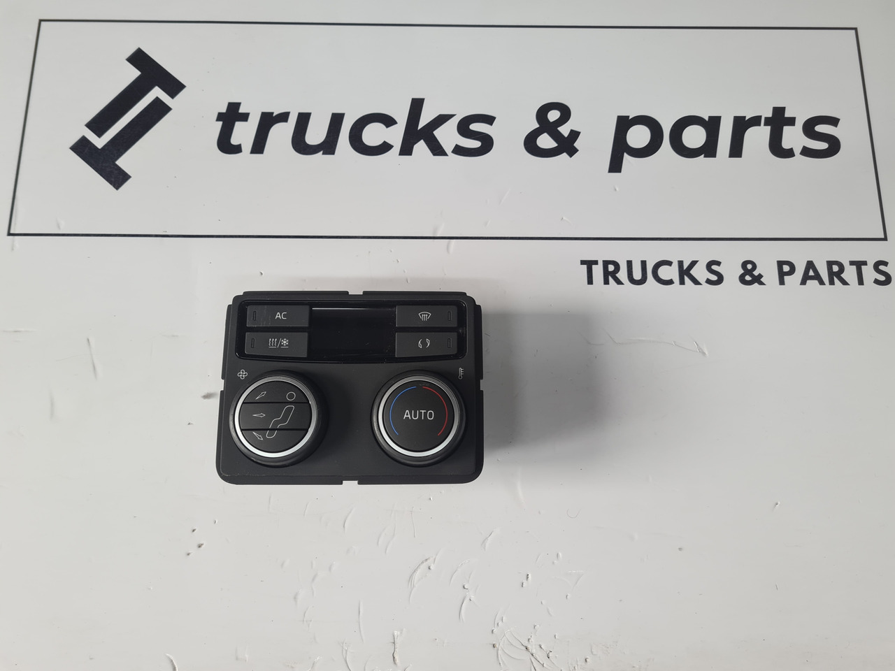 VOLVO PANEL NAWIEWU OGRZEWANIA KLIMATYZACJI VOLVO FH 5 ORYGINAŁ 22711928 - Heating/ Ventilation for Truck: picture 1 VOLVO PANEL NAWIEWU OGRZEWANIA KLIMATYZACJI VOLVO FH 5 ORYGINAŁ 22711928 - Heating/ Ventilation for Truck: picture 1