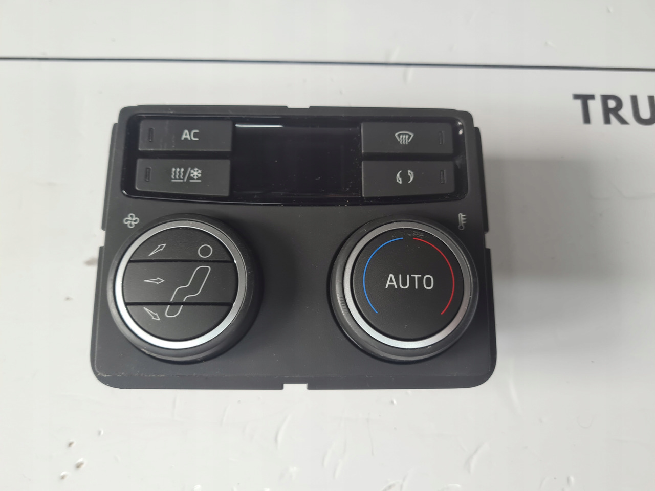 VOLVO PANEL NAWIEWU OGRZEWANIA KLIMATYZACJI VOLVO FH 5 ORYGINAŁ 22711928 - Heating/ Ventilation for Truck: picture 2 VOLVO PANEL NAWIEWU OGRZEWANIA KLIMATYZACJI VOLVO FH 5 ORYGINAŁ 22711928 - Heating/ Ventilation for Truck: picture 2