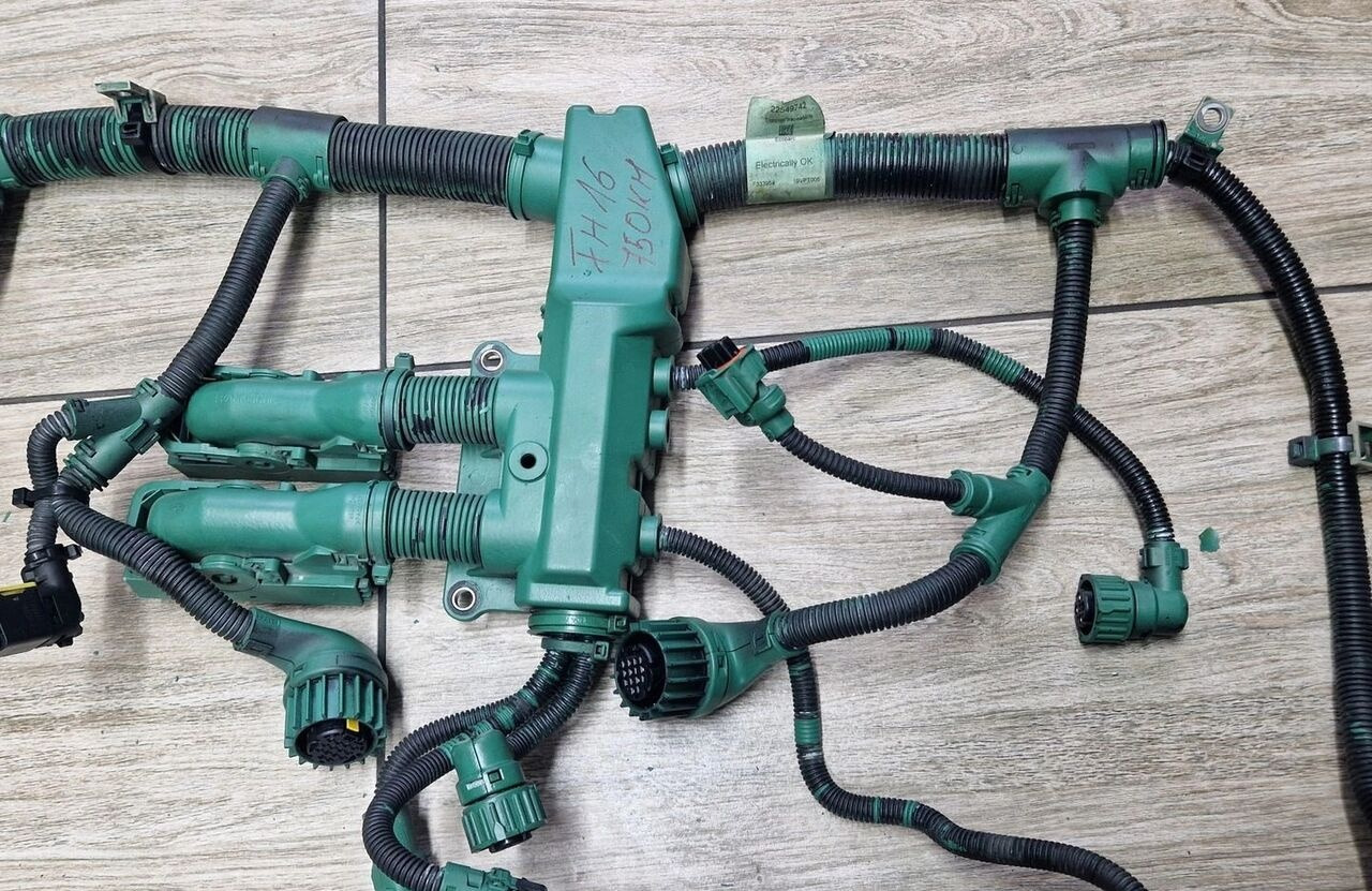 Volvo WIĄZKA INSTALACJA SILNIKA FH 16 D16K EURO 6 22549742 1 Volvo - Cables/ Wire harness for Truck: picture 3 Volvo WIĄZKA INSTALACJA SILNIKA FH 16 D16K EURO 6 22549742 1 Volvo - Cables/ Wire harness for Truck: picture 3
