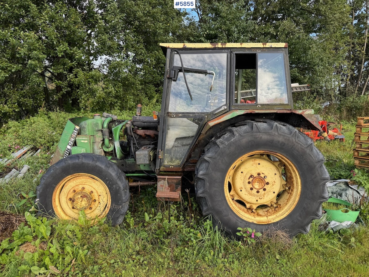 1982 John Deere 1140 with front loader and a parts tractor - Farm tractor: picture 5 1982 John Deere 1140 with front loader and a parts tractor - Farm tractor: picture 5