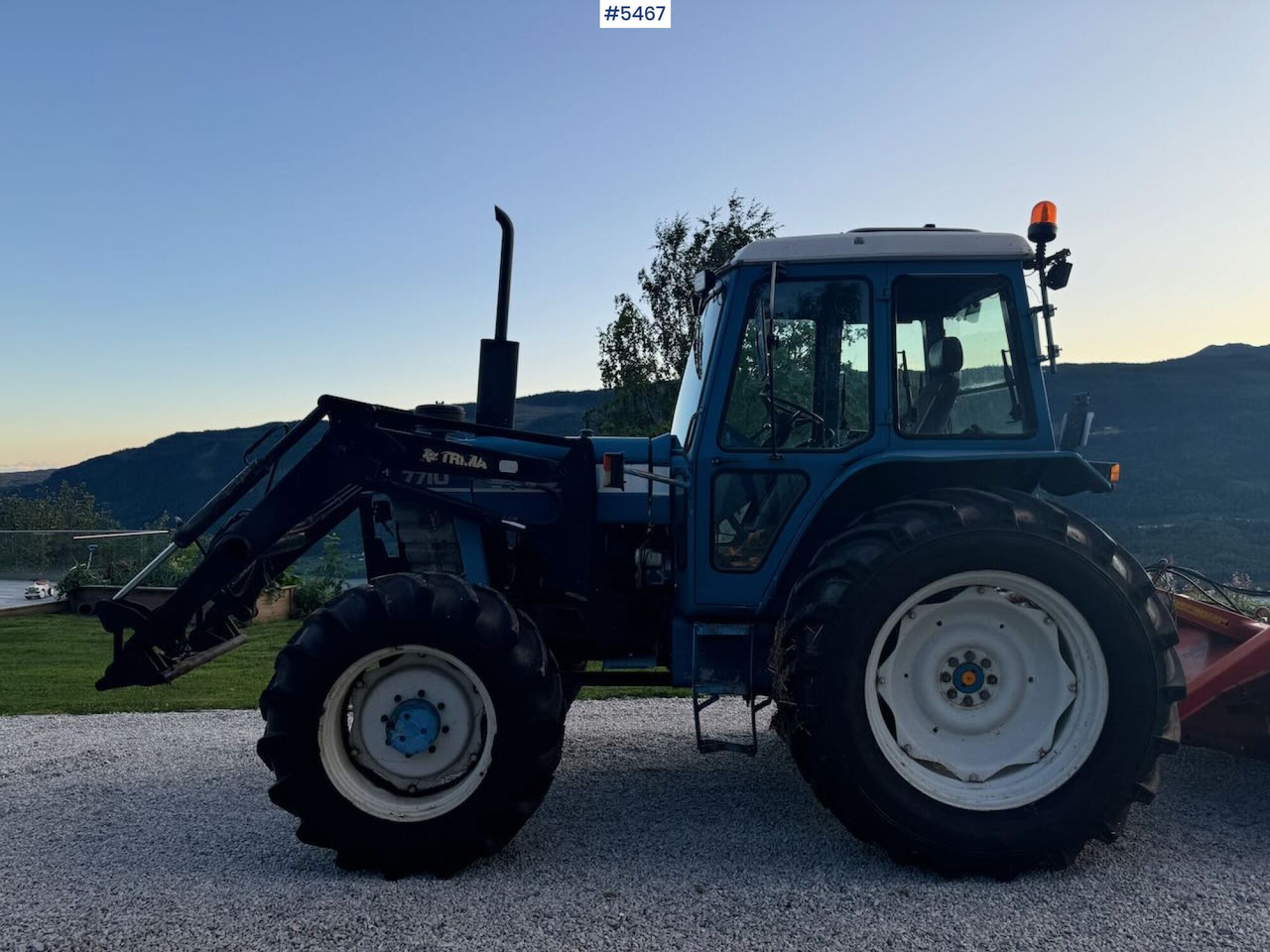 Farm tractor 1983 Ford 7710 4x4 w/ frontloader: picture 8