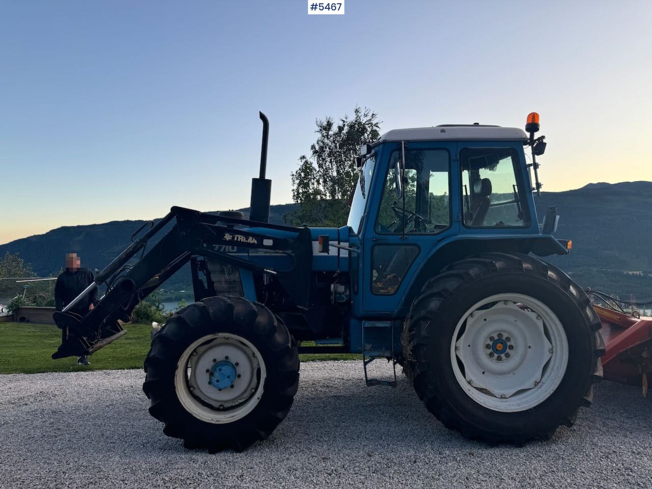 Farm tractor 1983 Ford 7710 4x4 w/ frontloader: picture 9