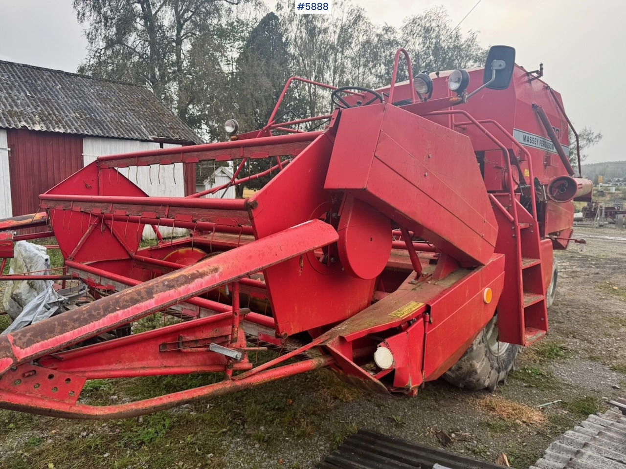 Combine harvester 1986 Massey Ferguson 330 combine harvester: picture 17 Combine harvester 1986 Massey Ferguson 330 combine harvester: picture 17