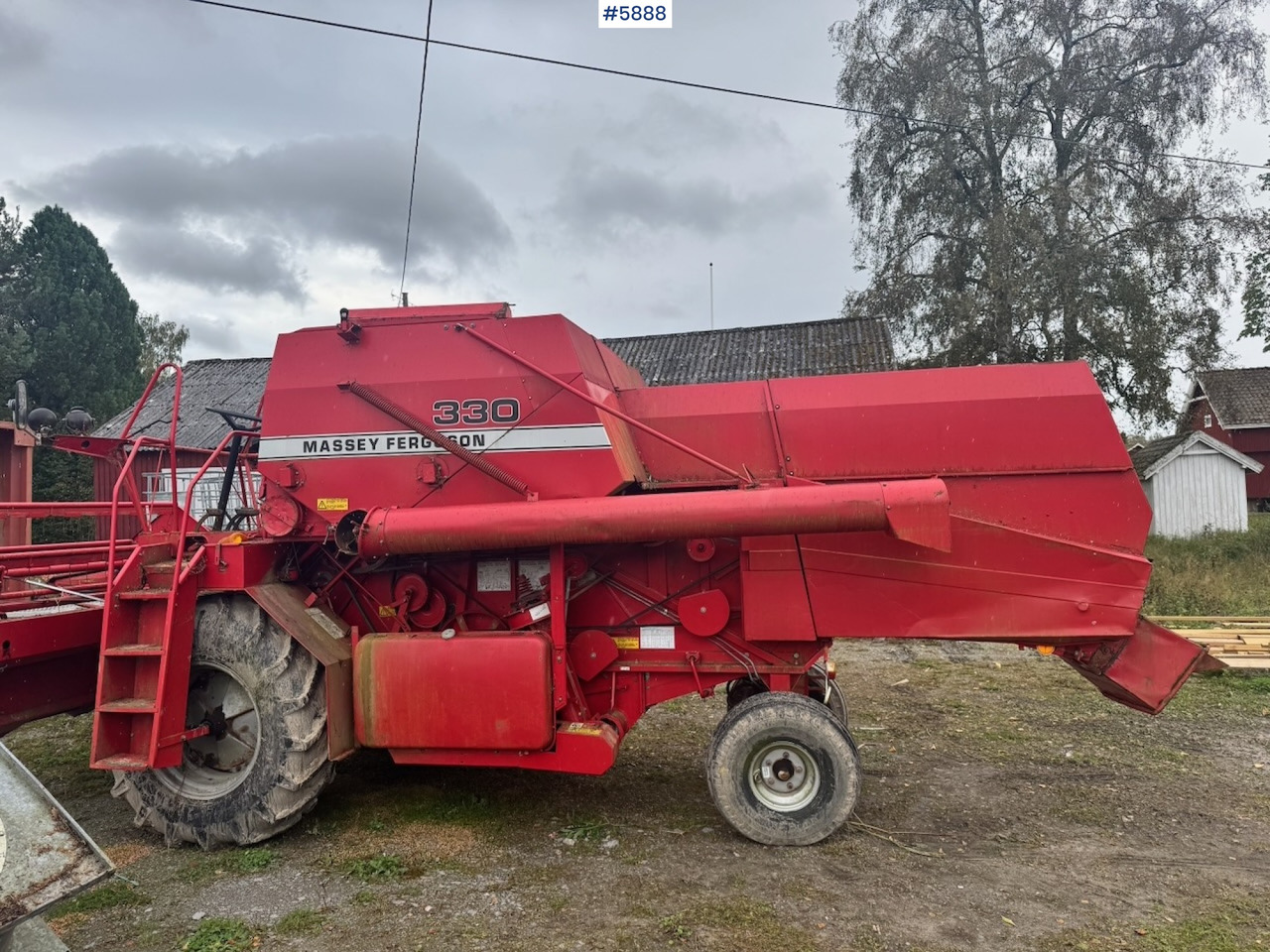Combine harvester 1986 Massey Ferguson 330 combine harvester: picture 7 Combine harvester 1986 Massey Ferguson 330 combine harvester: picture 7