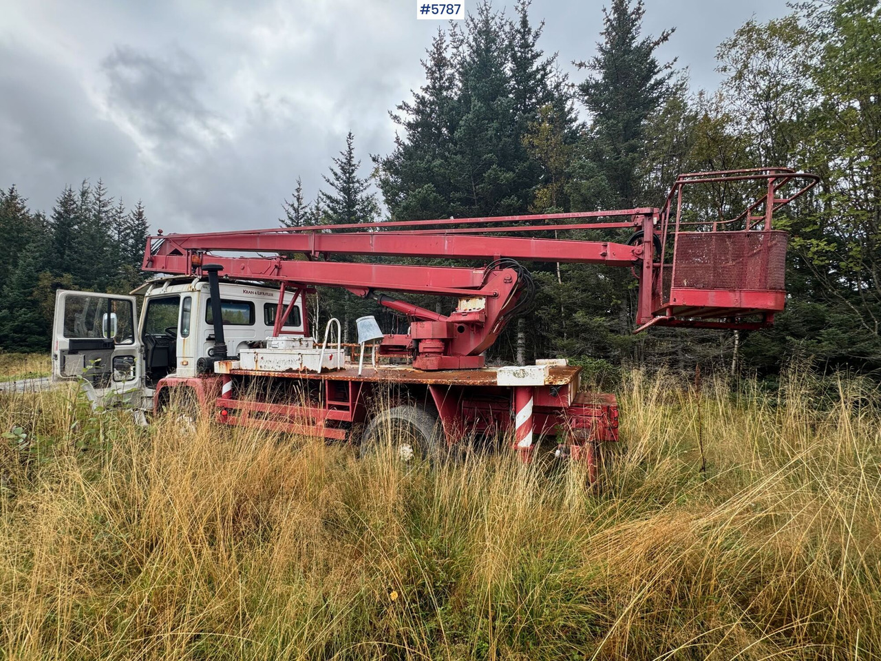 1986 Volvo FL614 with Lift. SEE VIDEO! - Truck with aerial platform: picture 4 1986 Volvo FL614 with Lift. SEE VIDEO! - Truck with aerial platform: picture 4