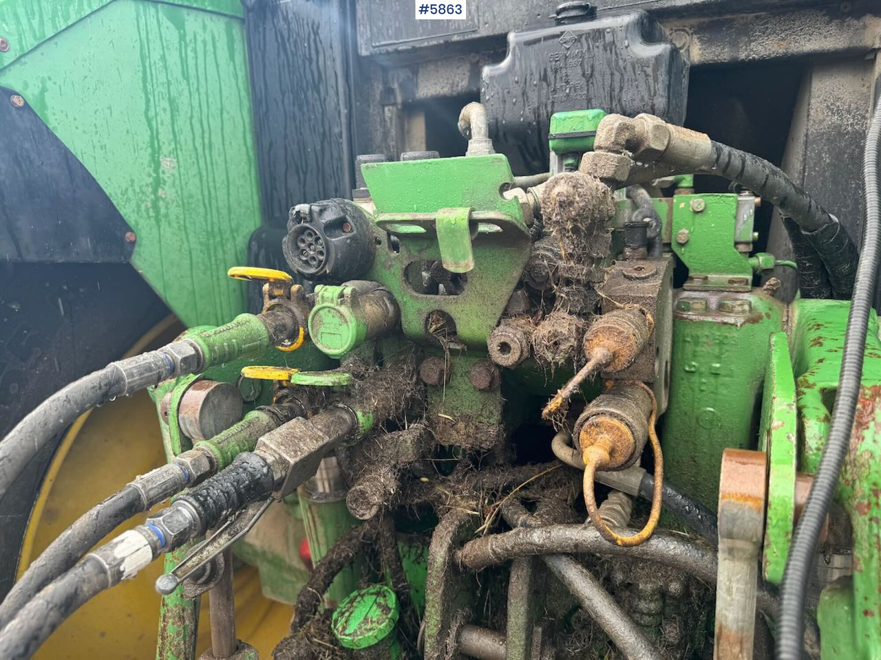 Farm tractor 1996 John Deere 6400 4x4 w/ front loader.: picture 20