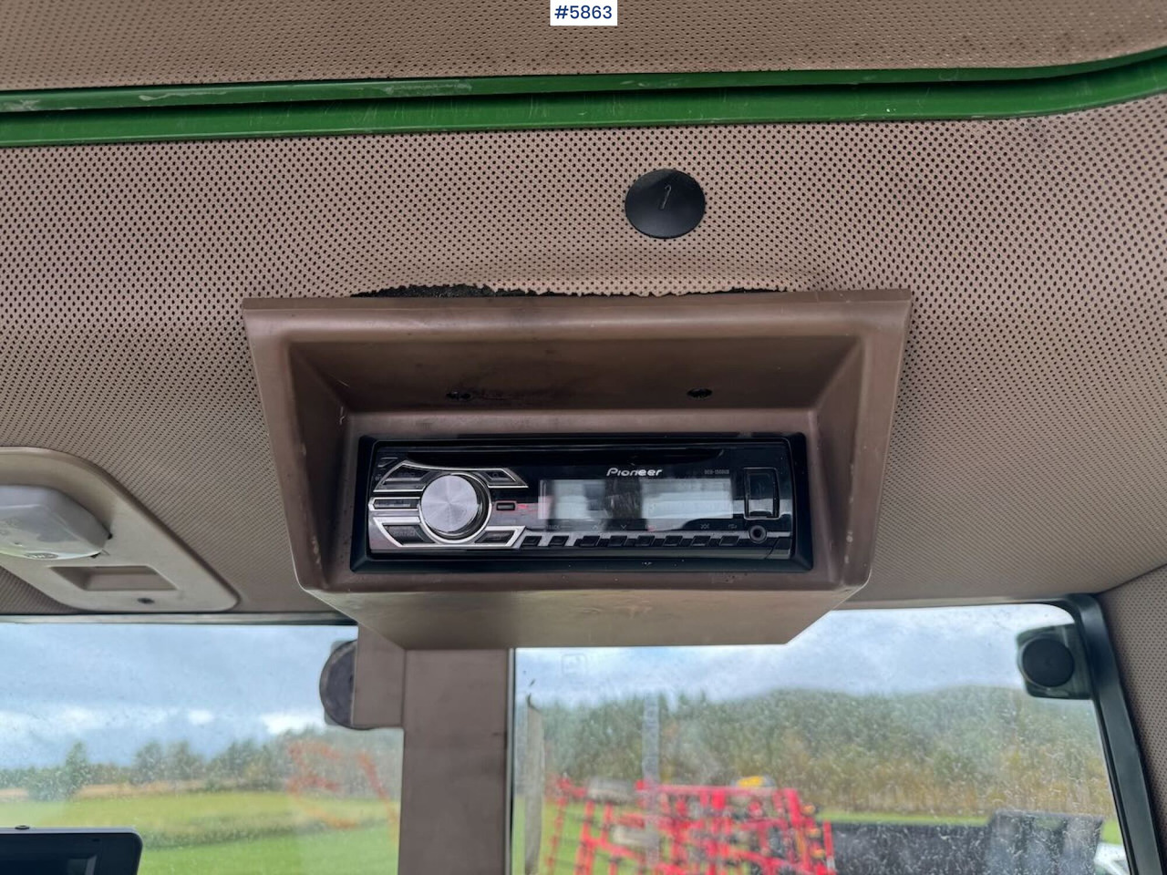 Farm tractor 1996 John Deere 6400 4x4 w/ front loader.: picture 18