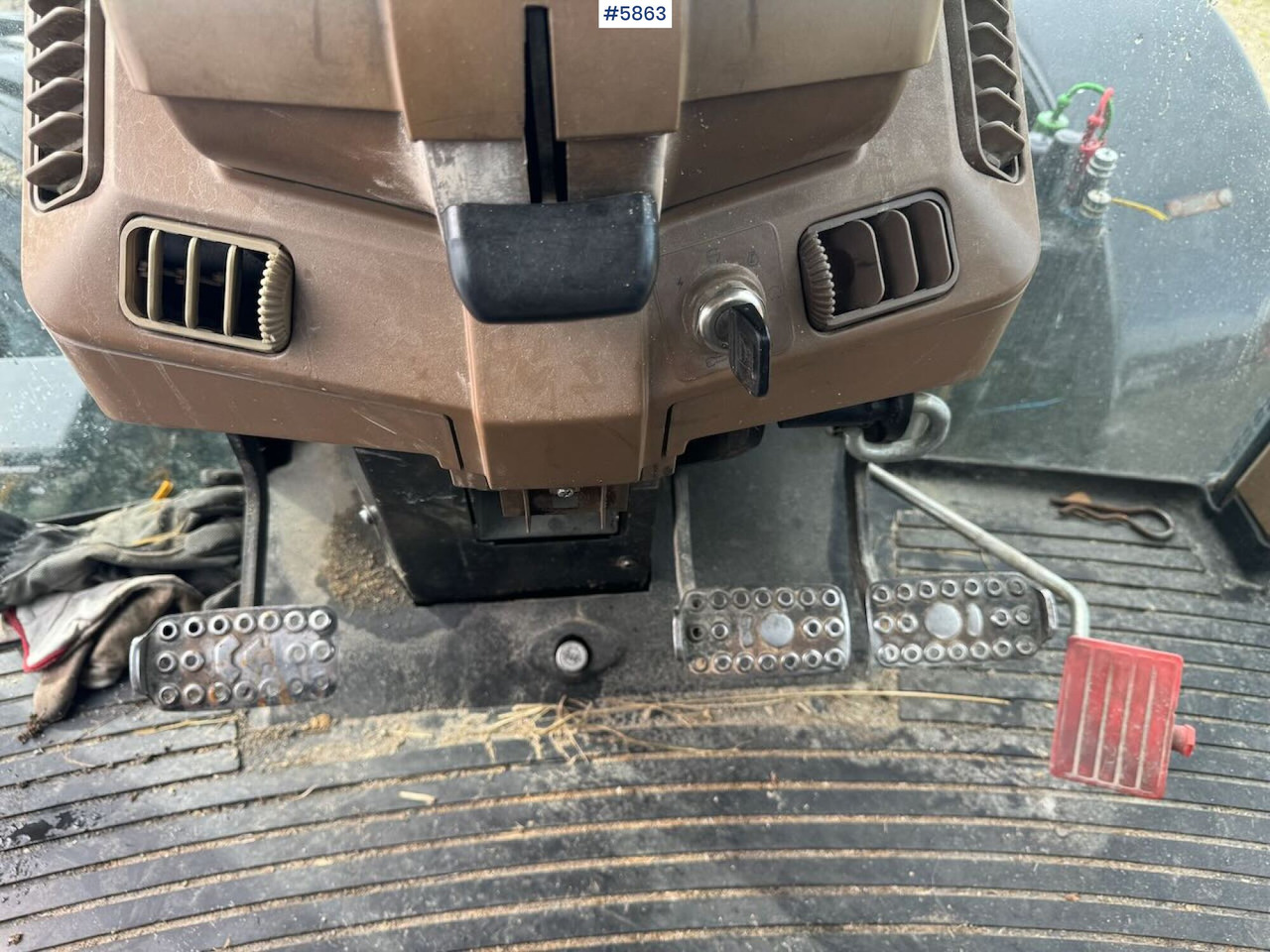 Farm tractor 1996 John Deere 6400 4x4 w/ front loader.: picture 17