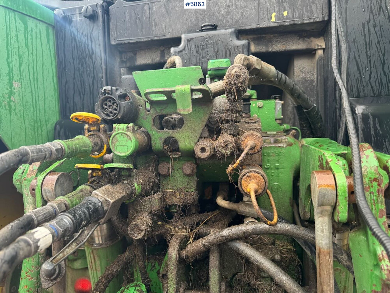 Farm tractor 1996 John Deere 6400 4x4 w/ front loader.: picture 19