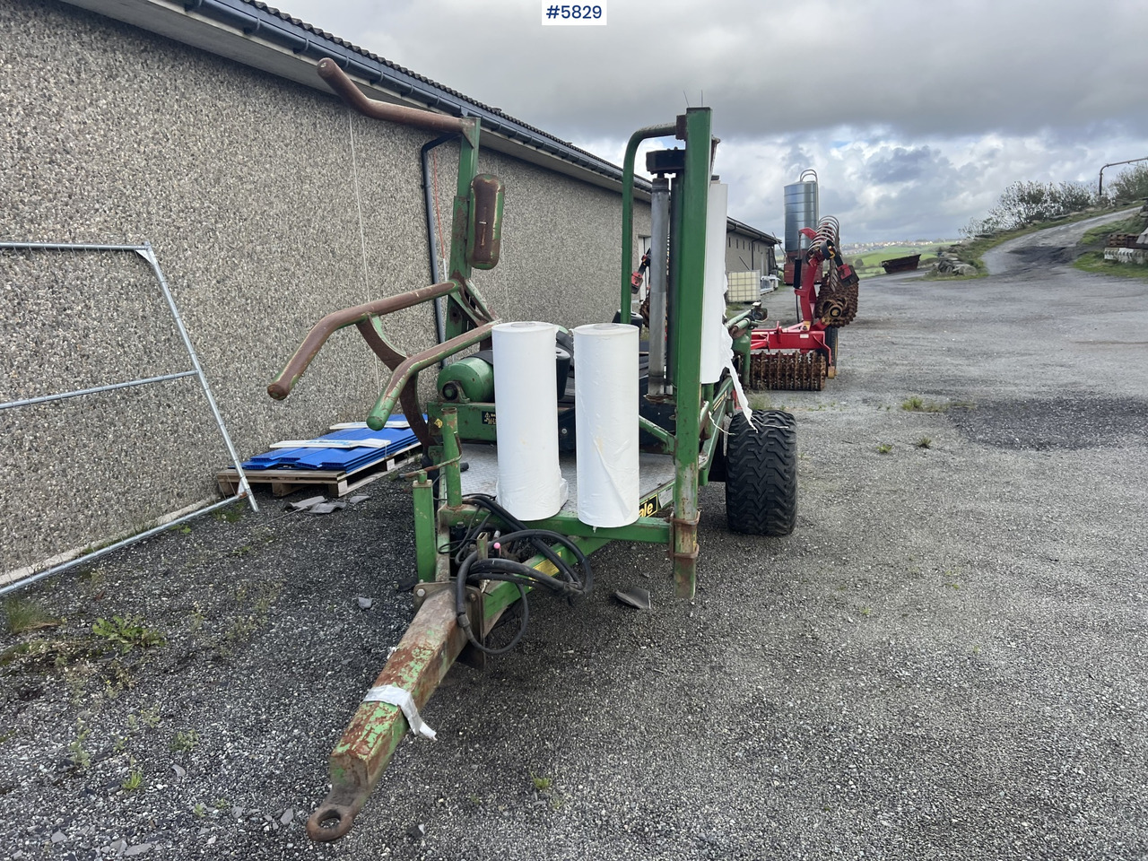 1996 Mchale 991B round bale wrapper - Tedding equipment: picture 4 1996 Mchale 991B round bale wrapper - Tedding equipment: picture 4