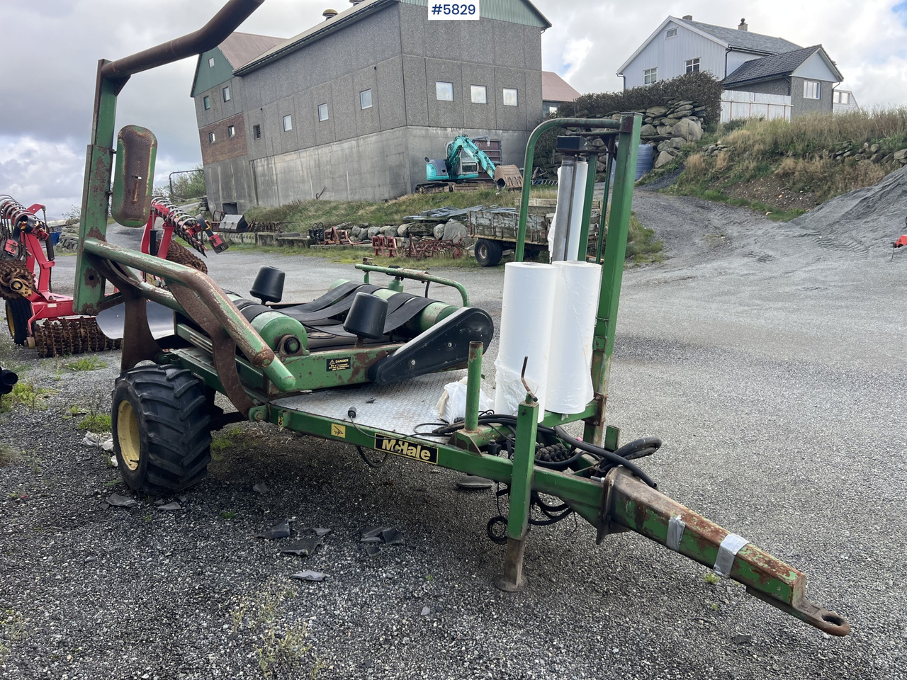 1996 Mchale 991B round bale wrapper - Tedding equipment: picture 1 1996 Mchale 991B round bale wrapper - Tedding equipment: picture 1