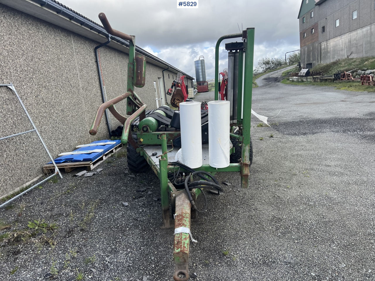 1996 Mchale 991B round bale wrapper - Tedding equipment: picture 3 1996 Mchale 991B round bale wrapper - Tedding equipment: picture 3