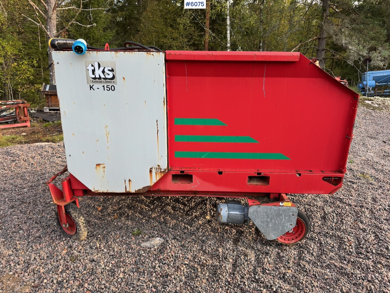 2000 TKS K-150 Round bale cutter with wheel drive. - Tedding equipment: picture 1 2000 TKS K-150 Round bale cutter with wheel drive. - Tedding equipment: picture 1