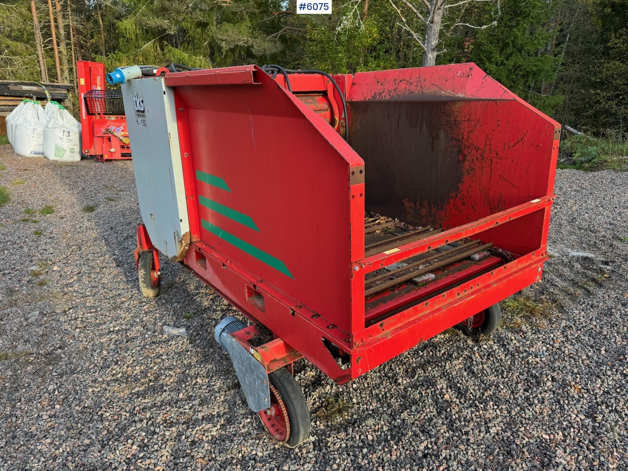 2000 TKS K-150 Round bale cutter with wheel drive. - Tedding equipment: picture 3 2000 TKS K-150 Round bale cutter with wheel drive. - Tedding equipment: picture 3