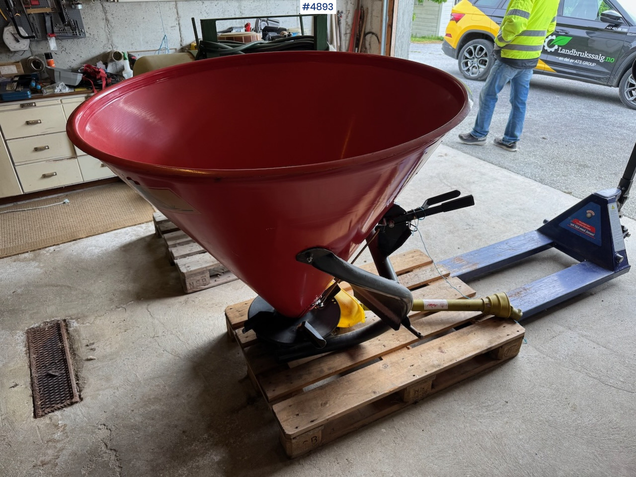 2001 Cavallo C503N. - Fertilizer spreader: picture 3 2001 Cavallo C503N. - Fertilizer spreader: picture 3