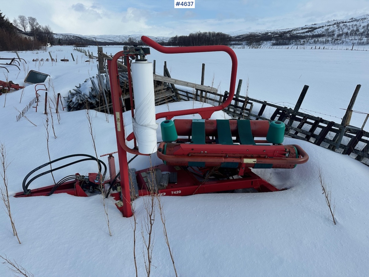 2004 Taarup 7420 Round bale wrapper - Tedding equipment: picture 1 2004 Taarup 7420 Round bale wrapper - Tedding equipment: picture 1