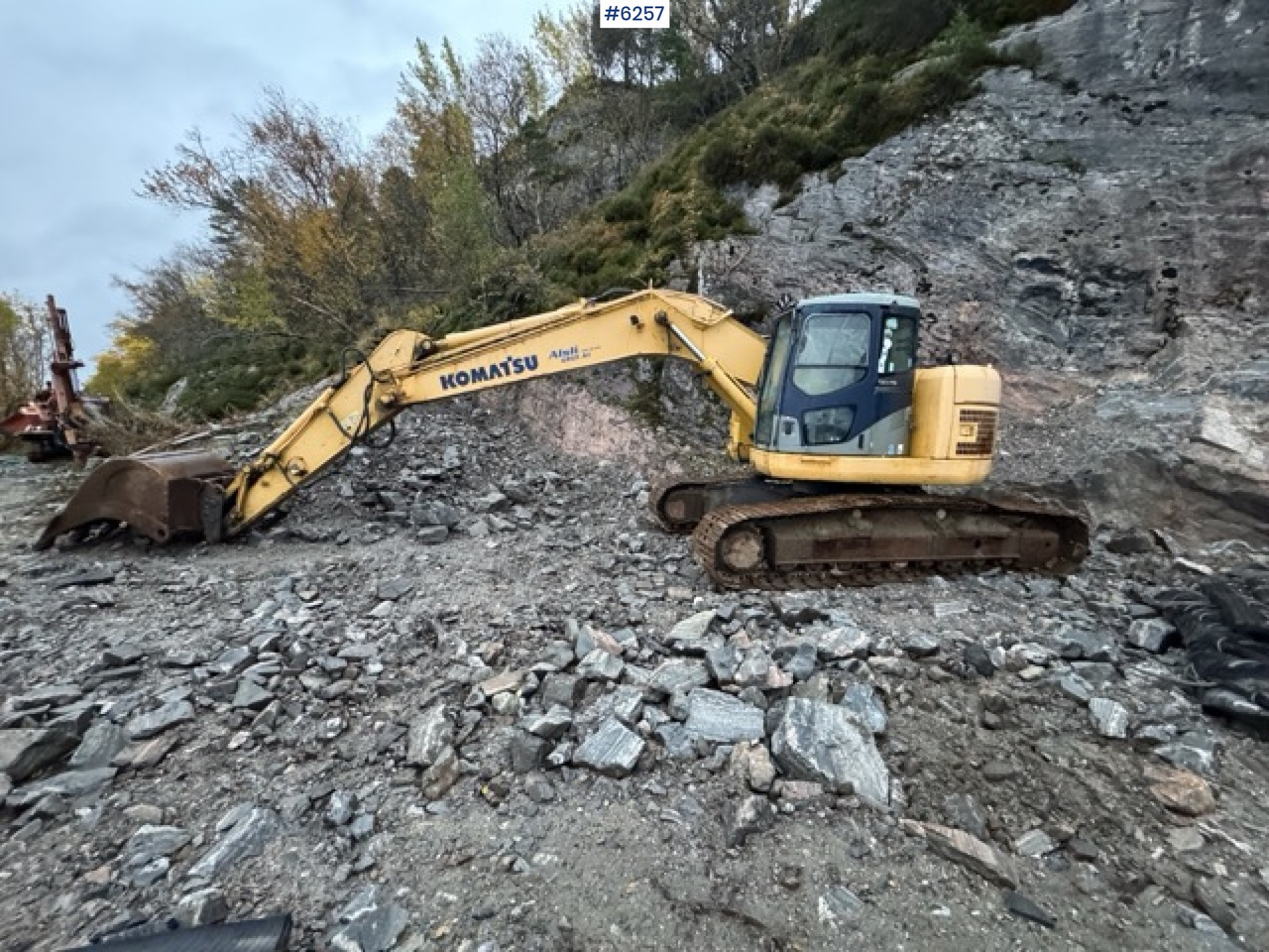 2005 Komatsu PC228 USLC-3K with Digging Bucket – SEE VIDEO! - Excavator: picture 2 2005 Komatsu PC228 USLC-3K with Digging Bucket – SEE VIDEO! - Excavator: picture 2