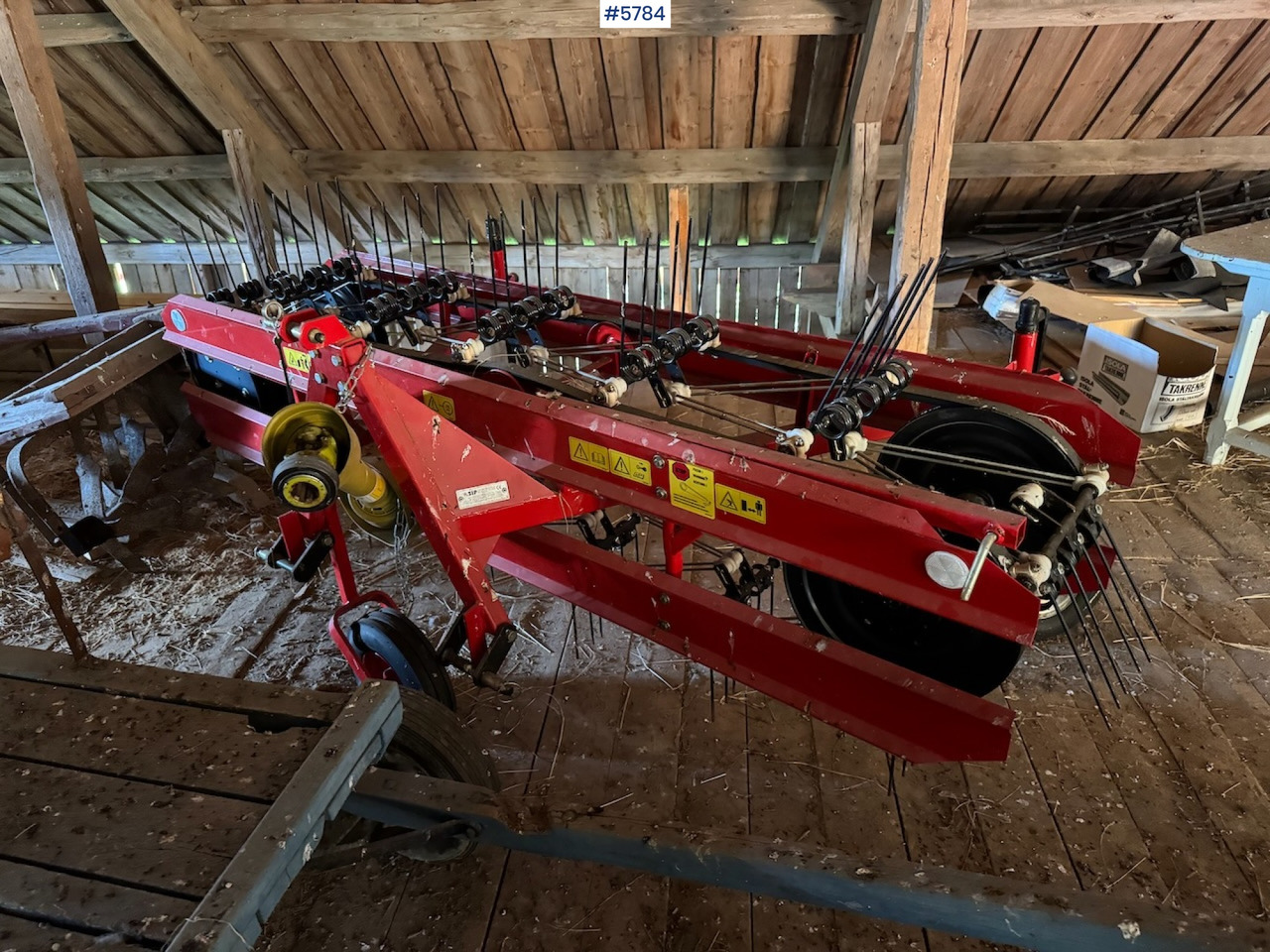 2008 SIP Favorit 220 Side Delivery Rake - Tedding equipment: picture 3 2008 SIP Favorit 220 Side Delivery Rake - Tedding equipment: picture 3