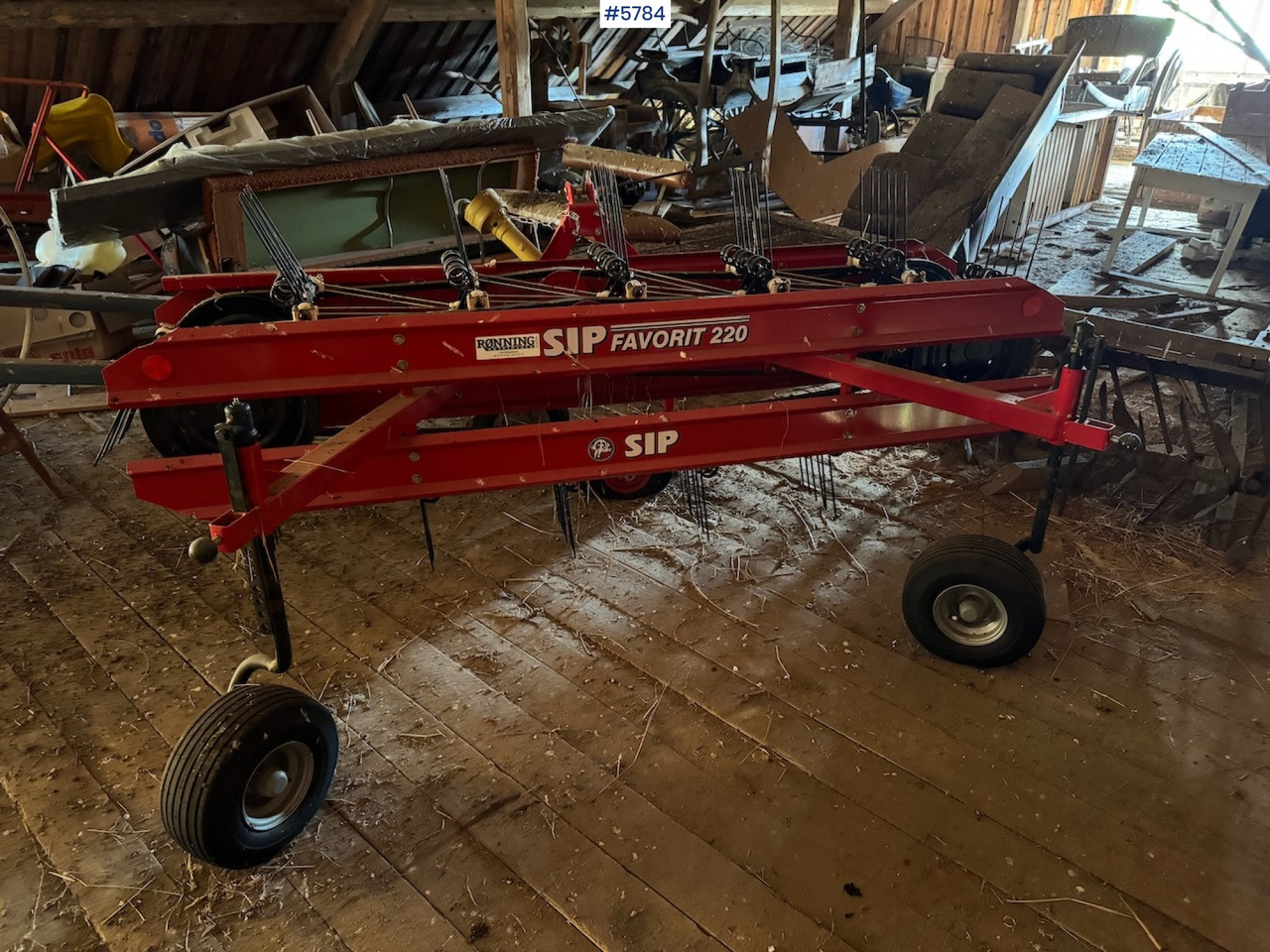 2008 SIP Favorit 220 Side Delivery Rake - Tedding equipment: picture 5 2008 SIP Favorit 220 Side Delivery Rake - Tedding equipment: picture 5
