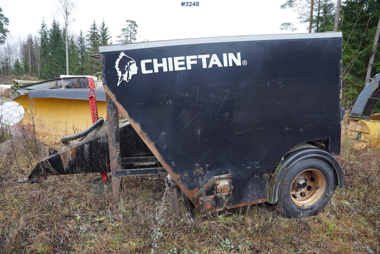 2017 Chieftain Spreader - Sand/ Salt spreader: picture 2 2017 Chieftain Spreader - Sand/ Salt spreader: picture 2