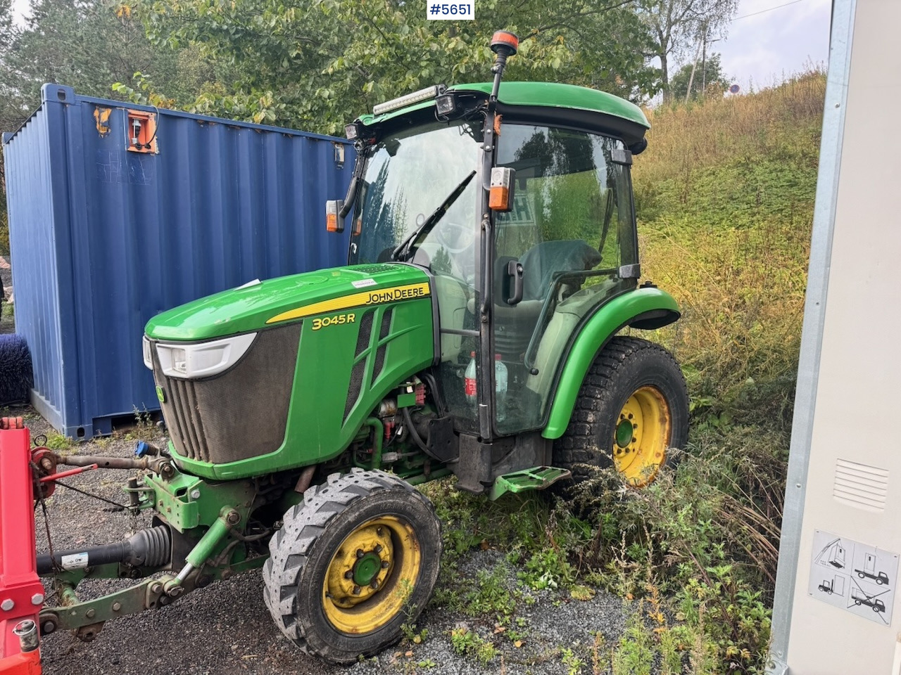 2018 John Deere 3045R with front hydraulics and front PTO - Farm tractor: picture 4 2018 John Deere 3045R with front hydraulics and front PTO - Farm tractor: picture 4