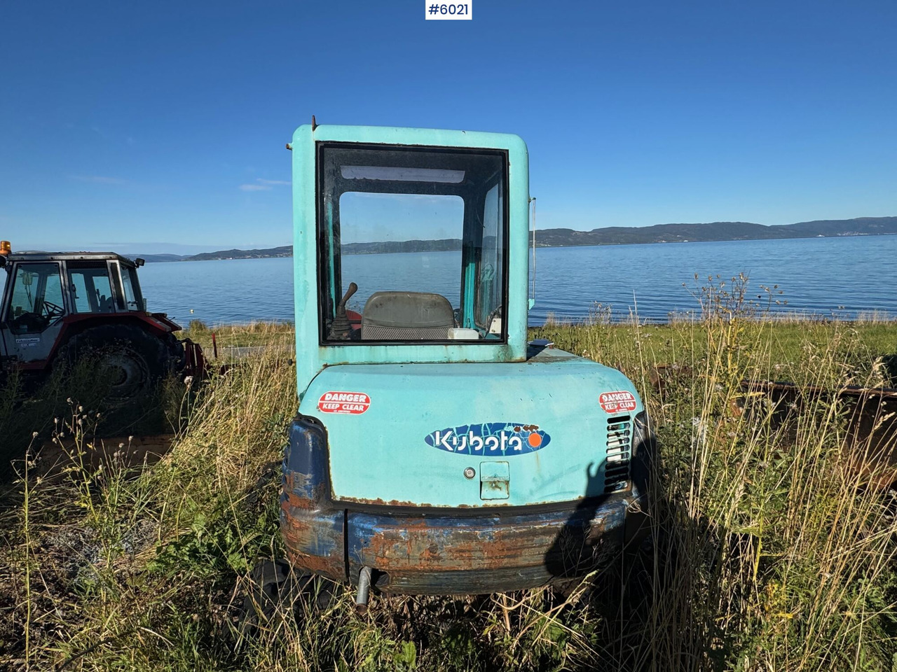 Approx.2000 Kubota KX161 w/excavator bucket and leveling bucket. Partially repaired object. - Farm tractor: picture 3 Approx.2000 Kubota KX161 w/excavator bucket and leveling bucket. Partially repaired object. - Farm tractor: picture 3