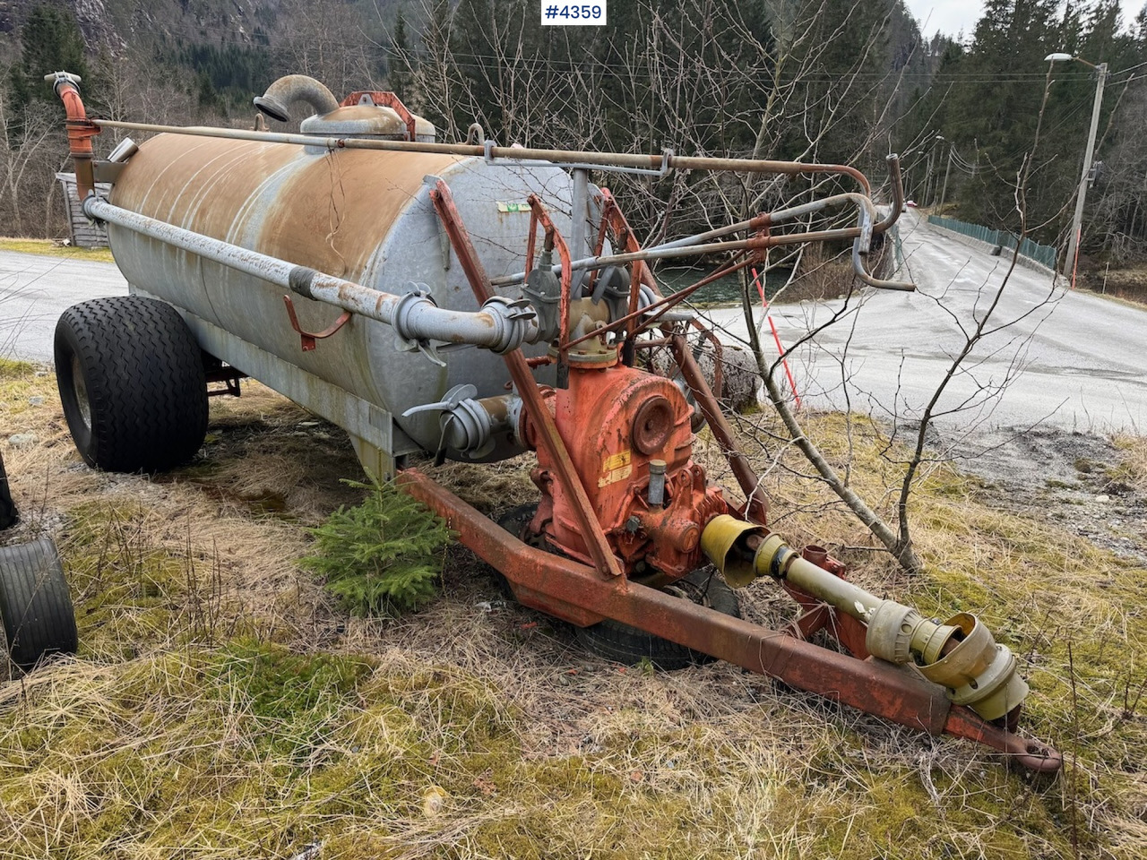 Bauer Manure spreader with boom cannon. - Manure spreader: picture 1 Bauer Manure spreader with boom cannon. - Manure spreader: picture 1