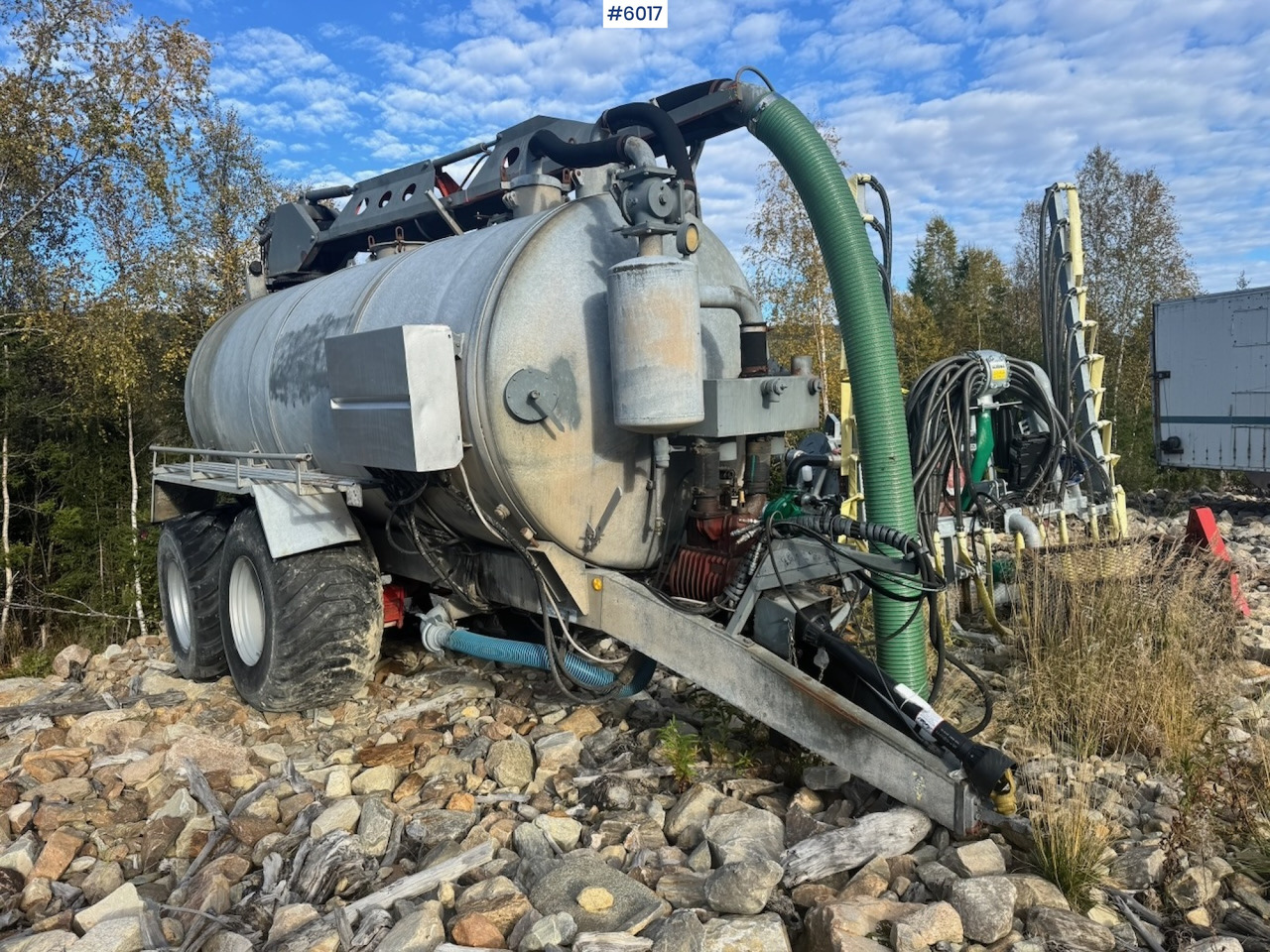 Caveco vacuum wagon with loading robot - Tanker trailer: picture 3 Caveco vacuum wagon with loading robot - Tanker trailer: picture 3