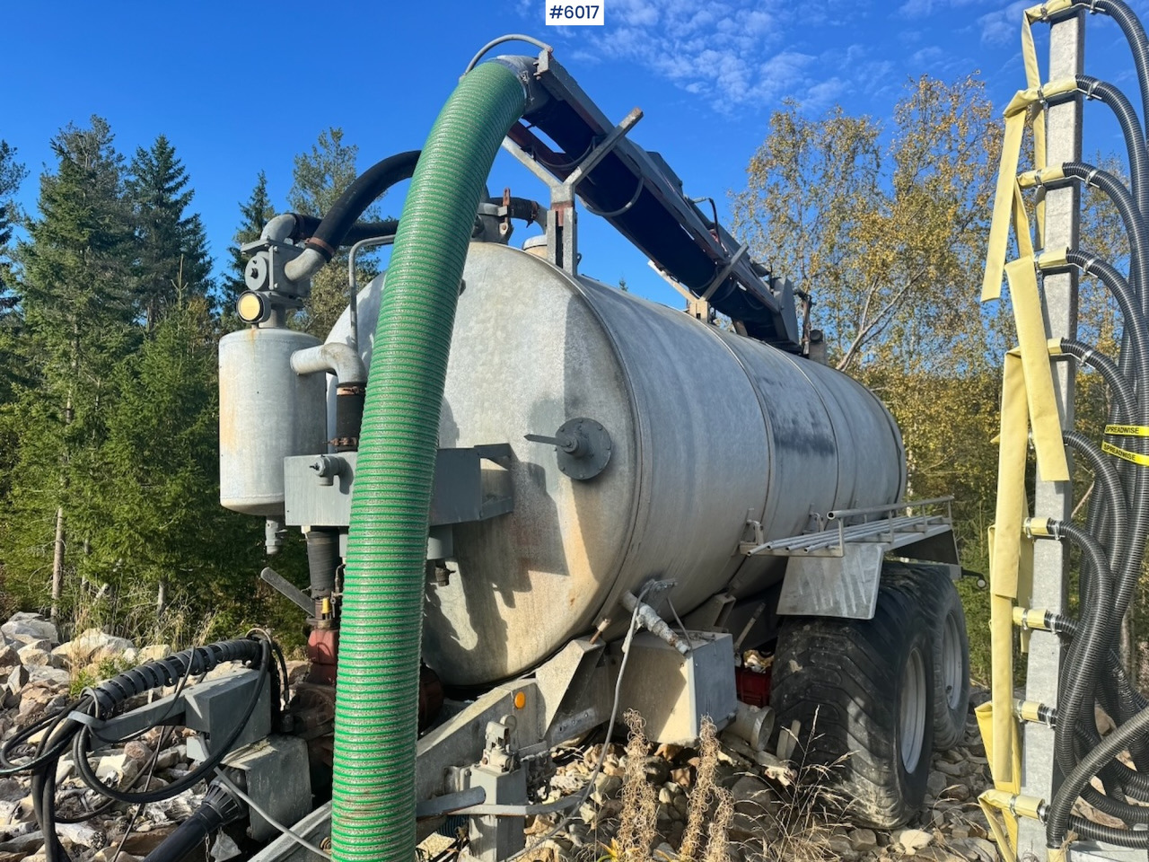 Caveco vacuum wagon with loading robot - Tanker trailer: picture 5 Caveco vacuum wagon with loading robot - Tanker trailer: picture 5