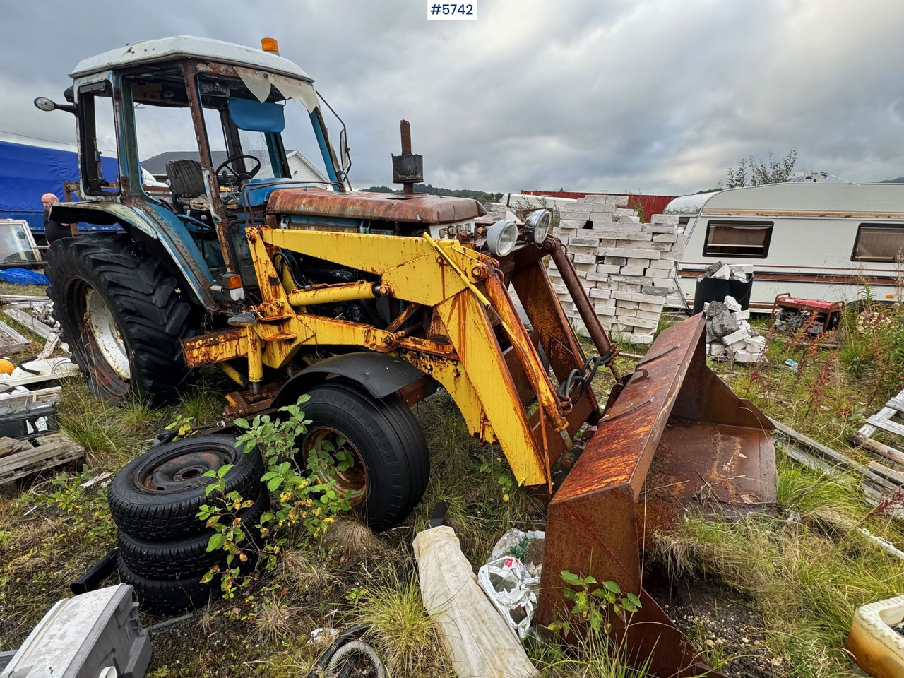 Farm tractor Circa 1987 Ford 7700 with Malm Orstad loader!: picture 7