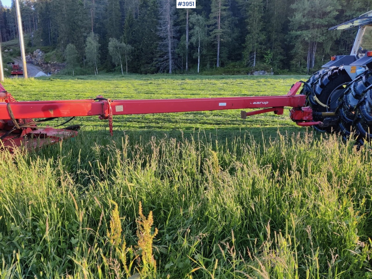 Kverneland Taarup 4040 C Mowing machine w/undercarriage - Tedding equipment: picture 4 Kverneland Taarup 4040 C Mowing machine w/undercarriage - Tedding equipment: picture 4