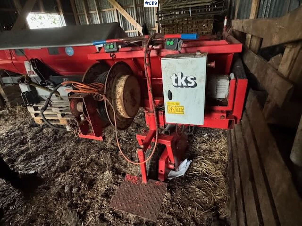 TKS F2 Combi Forerunner mounted on additional hook frame - Tedding equipment: picture 3 TKS F2 Combi Forerunner mounted on additional hook frame - Tedding equipment: picture 3