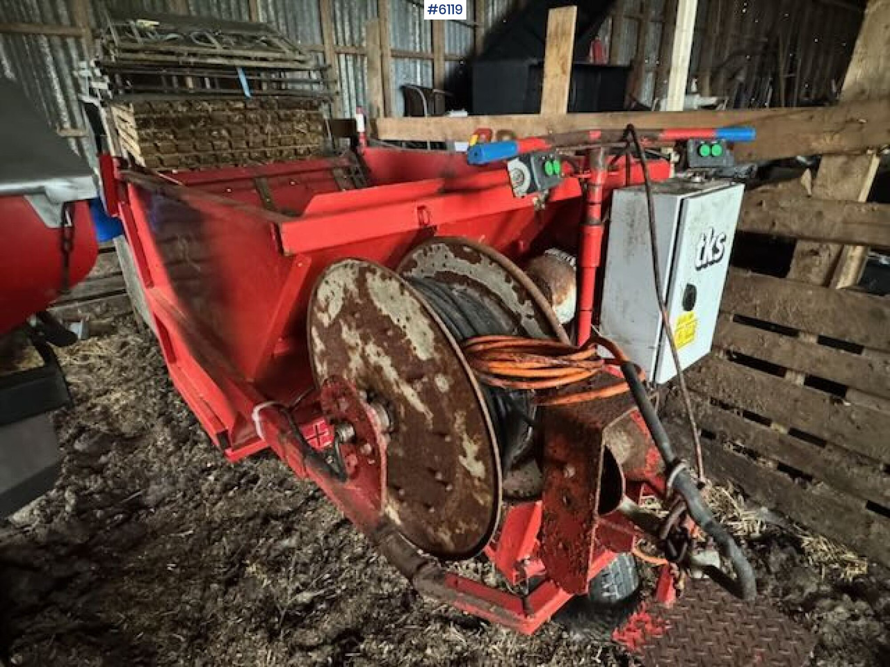 TKS F2 Combi Forerunner mounted on additional hook frame - Tedding equipment: picture 1 TKS F2 Combi Forerunner mounted on additional hook frame - Tedding equipment: picture 1