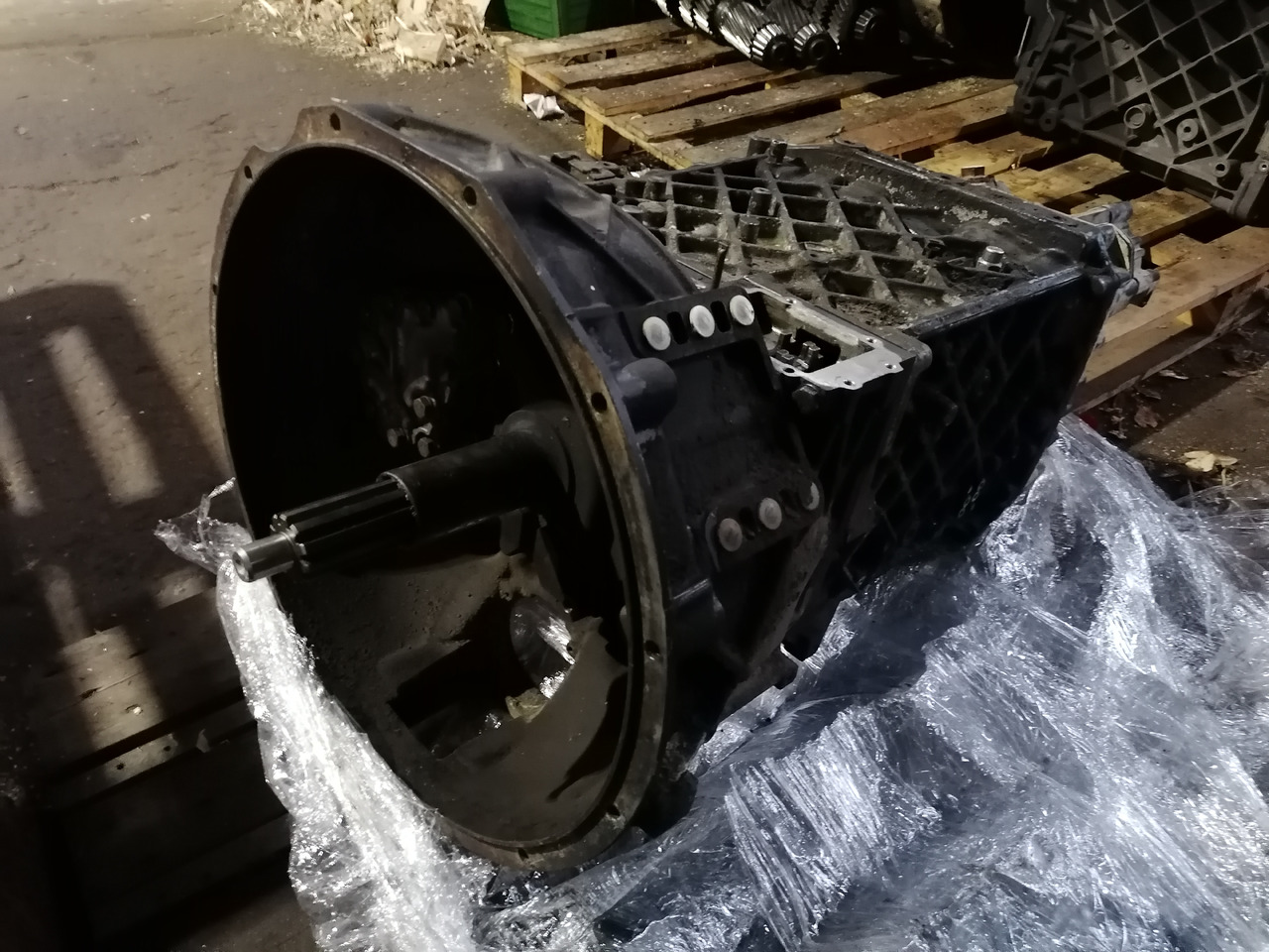 MAN DAF REMANUFACTURED gearbox ZF 16S151 ratio 0,84 - Gearbox: picture 2 MAN DAF REMANUFACTURED gearbox ZF 16S151 ratio 0,84 - Gearbox: picture 2