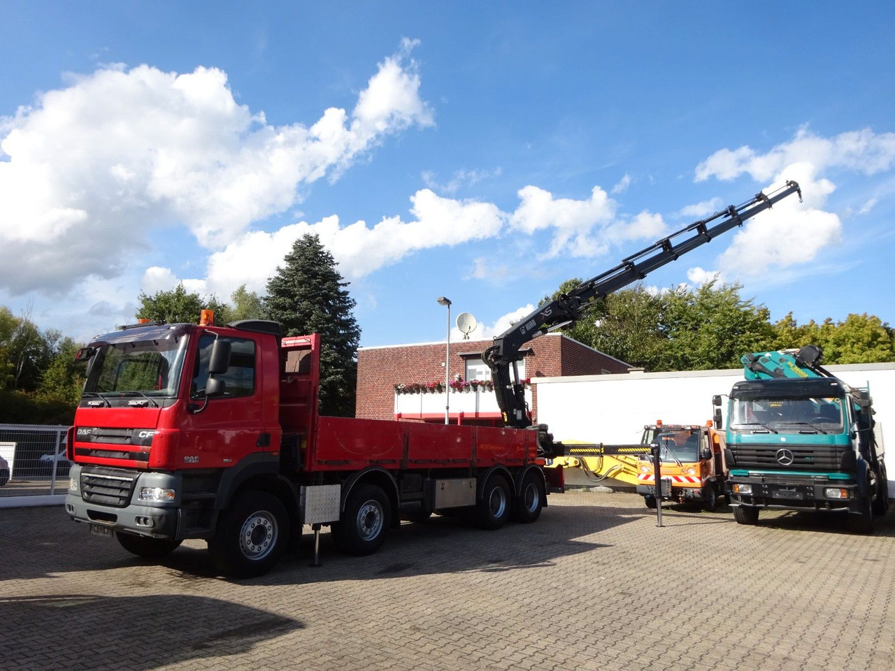 DAF 85.410 Pritsche + HIAB 322E6 Kran 8x4 - Crane truck: picture 1 DAF 85.410 Pritsche + HIAB 322E6 Kran 8x4 - Crane truck: picture 1